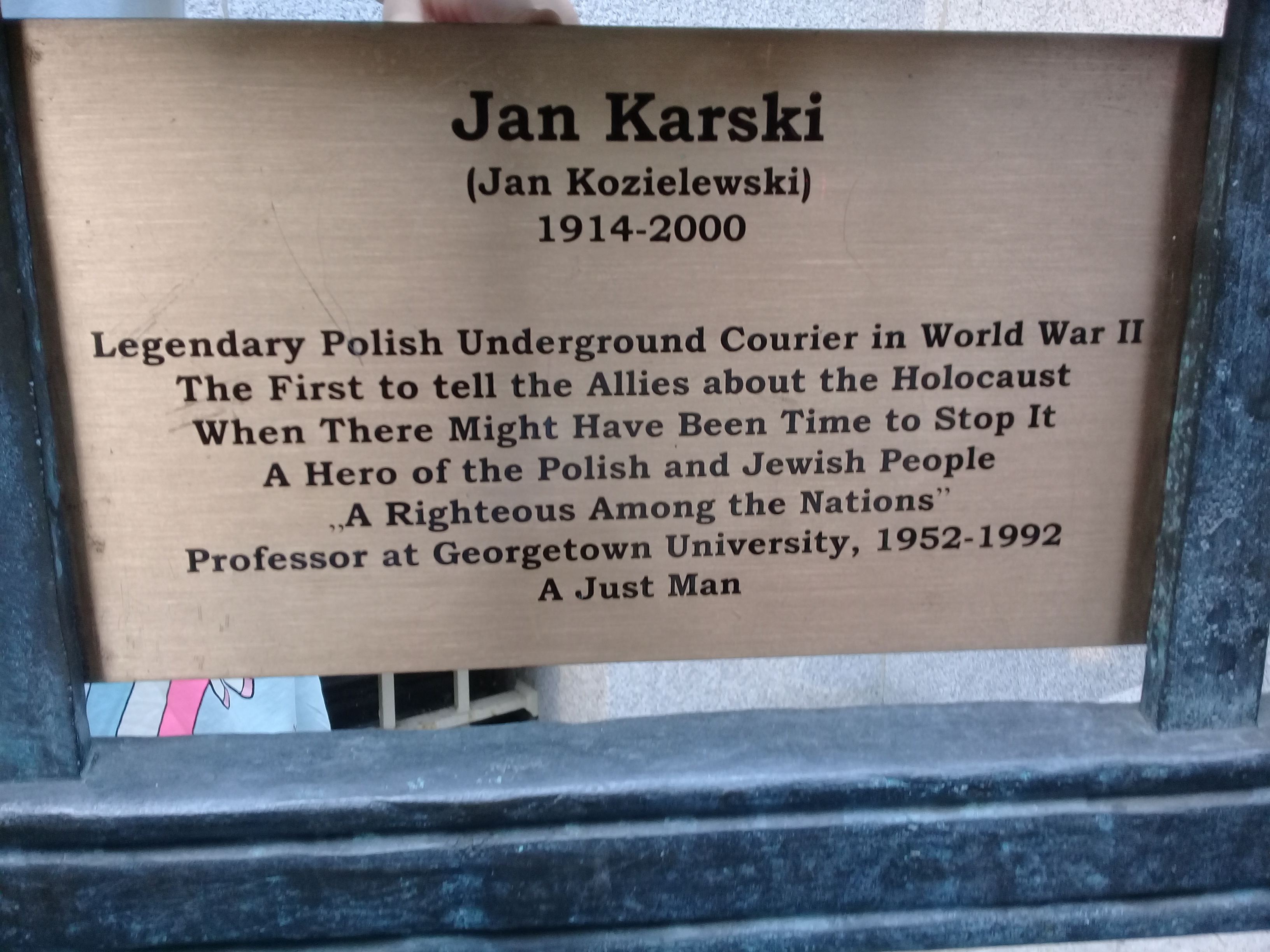Jan Karski, el héroe que llevó la verdad del Holocausto